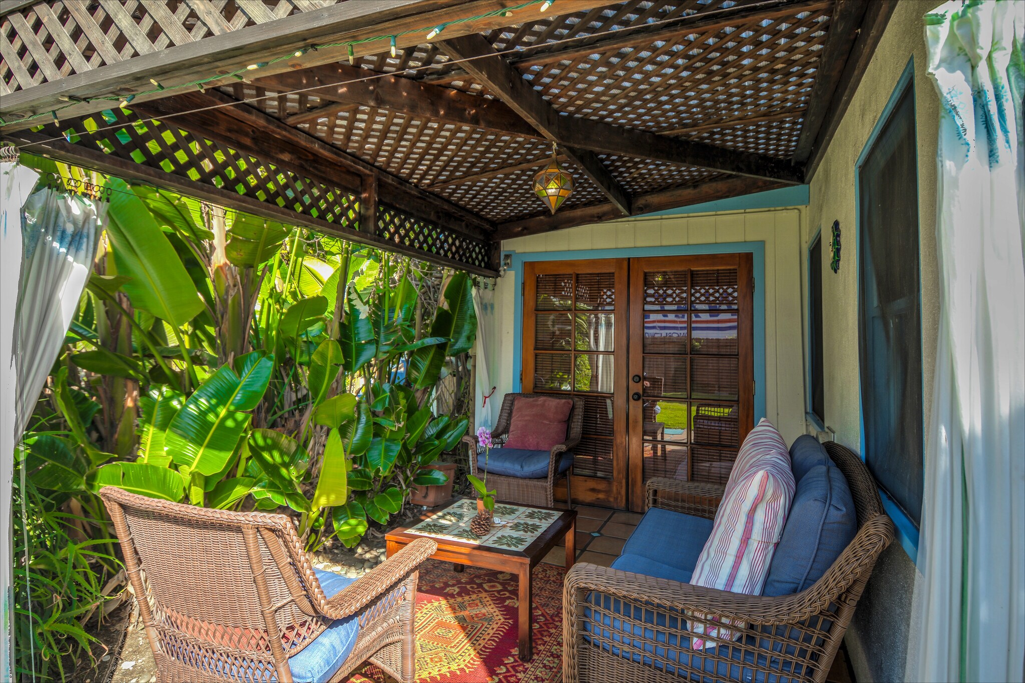 Cabana Room ~ Great for cocktails and conversation with family and friends - 14 S Venice Blvd