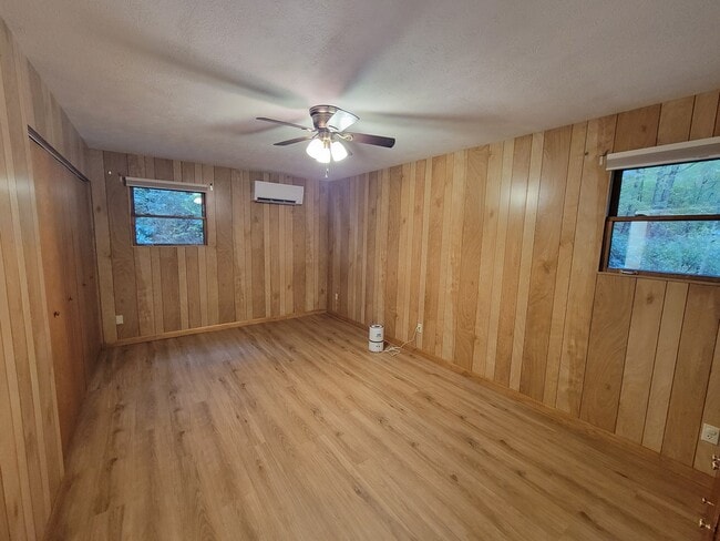 Building Photo - 1061 Caldwell Dr