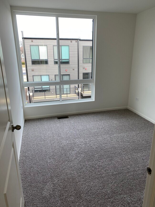 Building Photo - 1300 Catalina Ct