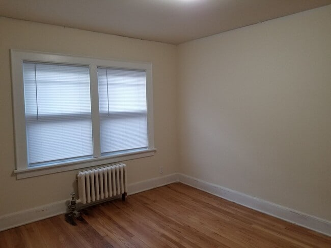 Interior Photo - 2009-2011 University Ave