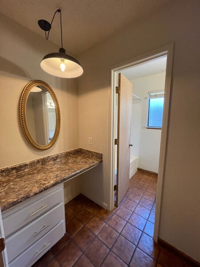 Building Photo - SPACIOUS HOME ON THE WEST SIDE OF REDDING