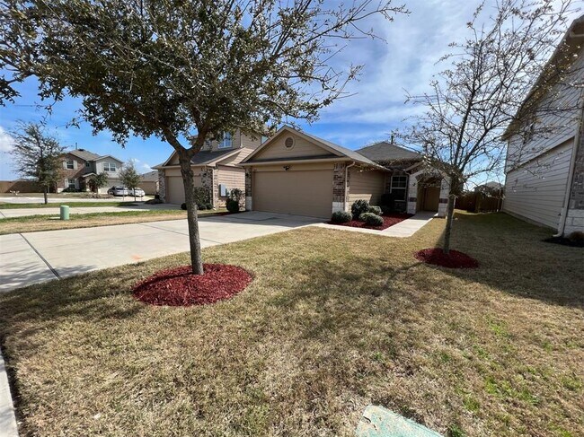 Building Photo - 2025 Langdale Ln