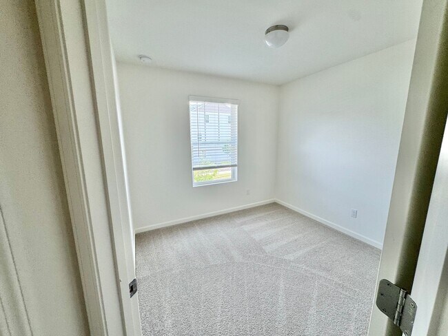 Building Photo - BEAUTIFUL 3BD/2.5BTH Townhome - MALLARD CR...