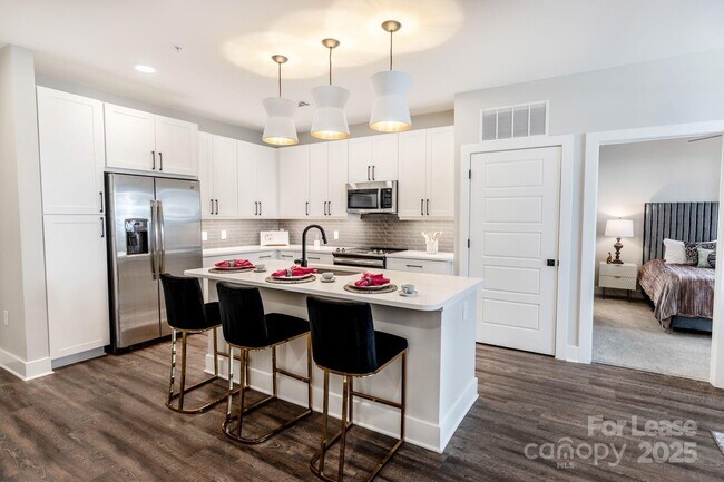 Building Photo - 101 W Morehead St