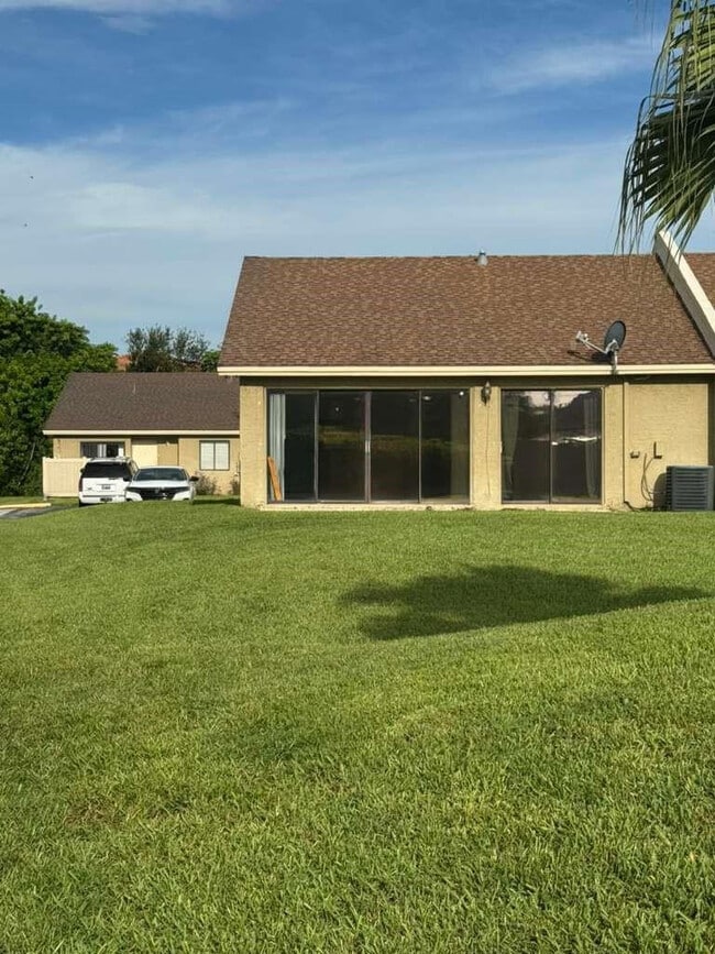 Building Photo - 10324 Boca Bend W