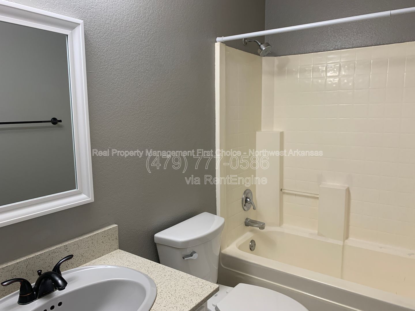 Building Photo - 509 E Pinion St