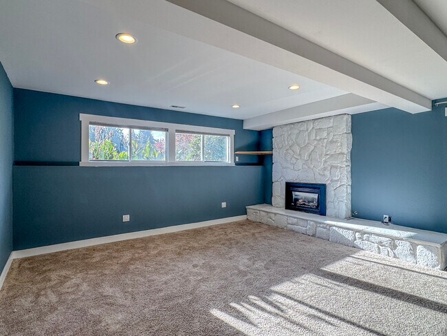 Building Photo - 9300 NE 132nd Pl