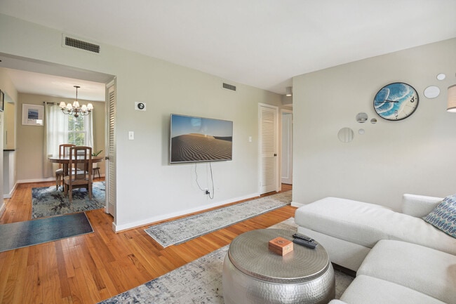 Building Photo - 2202 Washington Ave