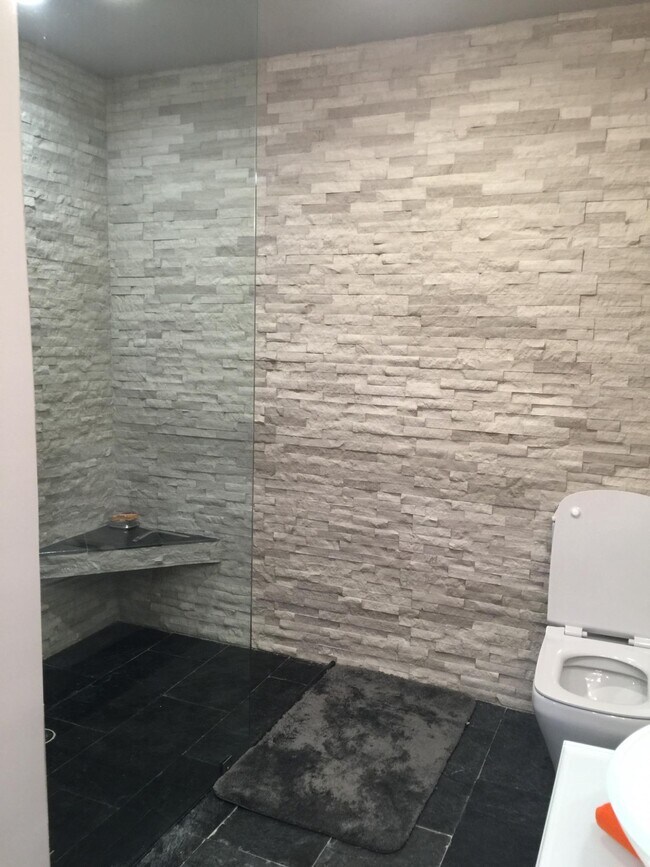 Building Photo - 7770 La Mirada Dr