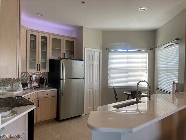 Building Photo - 210 Vintage Cir