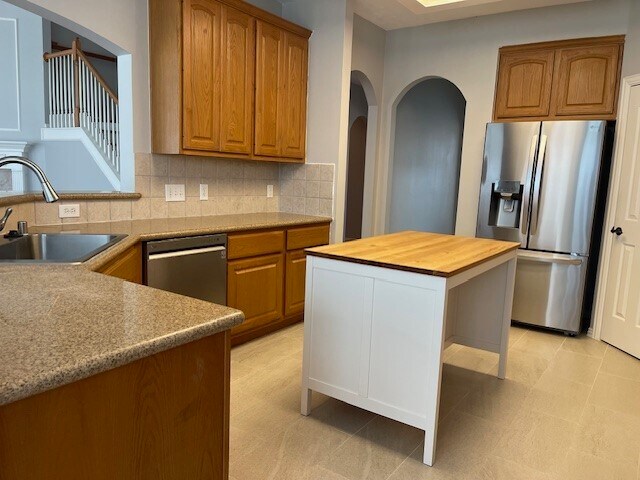 Building Photo - 8519 Babbling Brook Ct