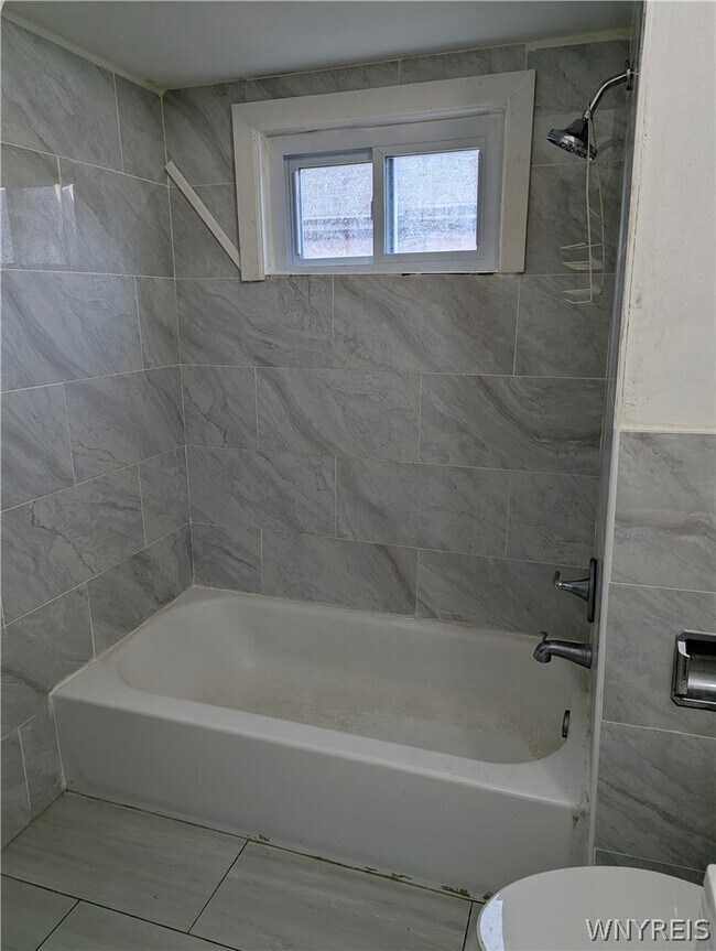 Building Photo - 48 Thomas St