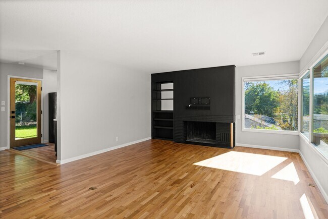 Building Photo - 560 N Keene Way Dr