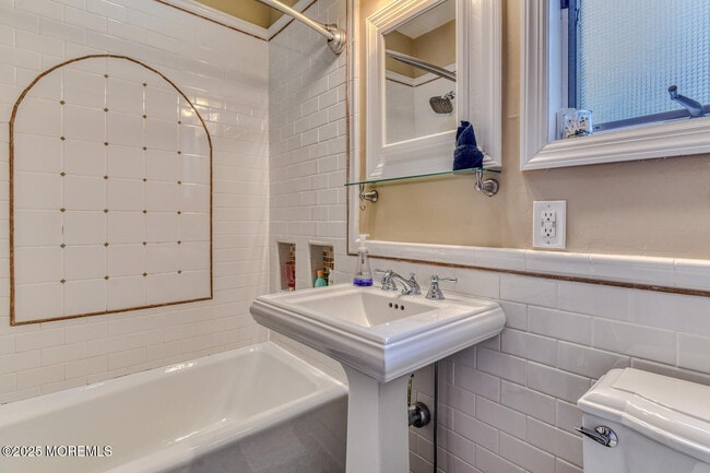 Building Photo - 113 Central Ave