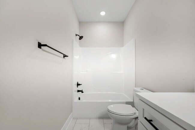 Building Photo - 454 E State St