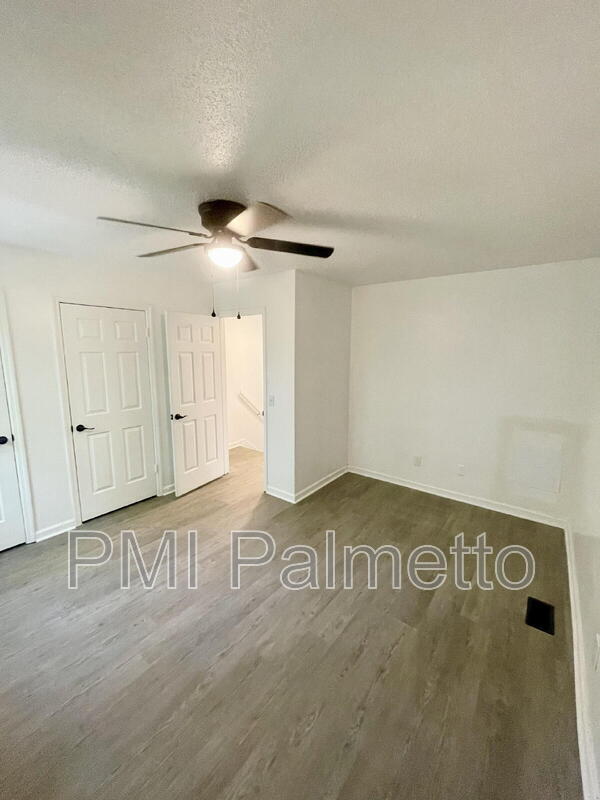 Building Photo - 138 Villa Ct