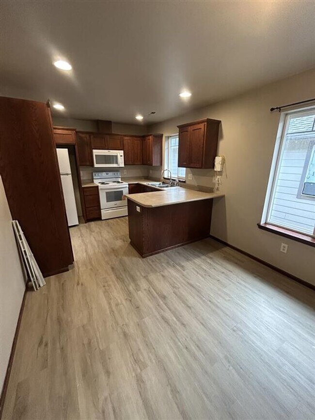 Building Photo - 330/332 Garfield St