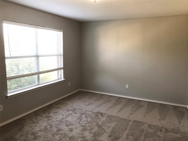 Building Photo - 4956 Thorn Hollow Dr