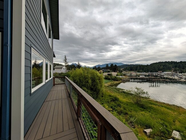 Building Photo - $500 OFF FIRST MONTHS RENT - Unfurnished A...