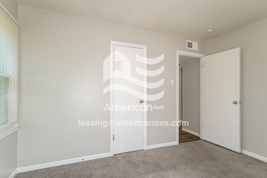 Building Photo - 9101 Bel Cour Dr