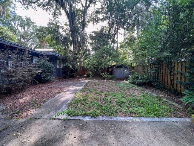 Building Photo - 2/2 House Walking Distance to Campus - Available Fall 2026! *Approved Application*