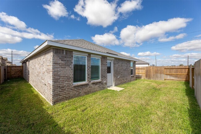 Building Photo - 16854 Great Highlands Dr