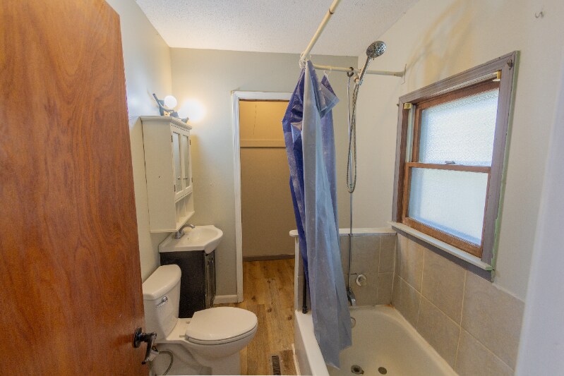 Building Photo - 610 W Republic Ave