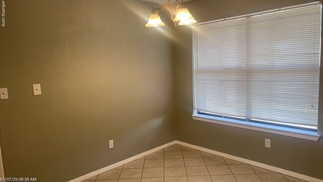 Building Photo - 3700 Dauphine Ct