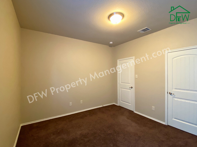 Building Photo - Stunning 4 Bedroom 2 Bathroom 2-Car Garage...