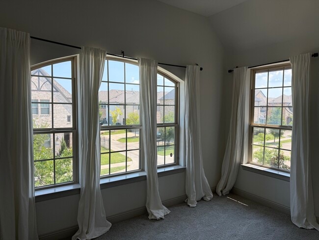 Building Photo - 620 Courtyard Ln