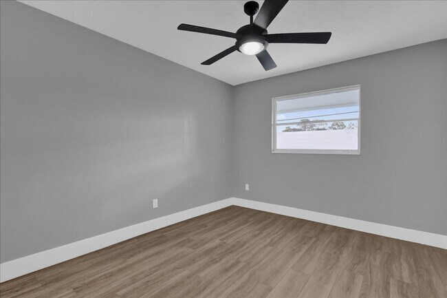 Building Photo - FOR RENT!! SIMPLY STUNNING 4 BED 2 BATH PO...