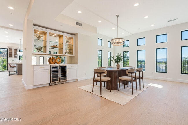 Building Photo - 252 Capri Dr