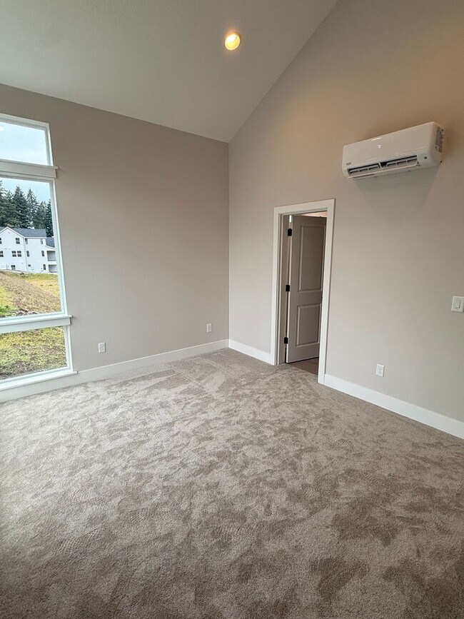 Building Photo - Gorgeous 3 Bedroom with Loft and Bonus Room! High Ceilings! Pantry! Keyless Entry! Double Oven & ...