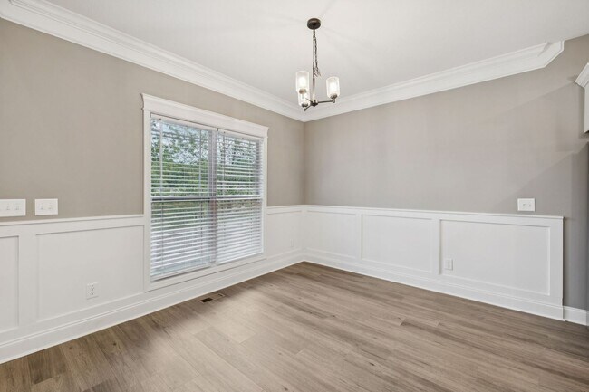 Building Photo - 3 Bedroom 2 1/2 Bathroom Home!!