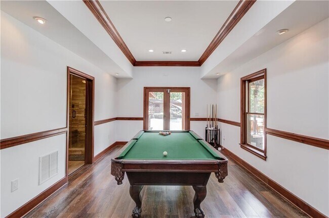 Building Photo - 2870 Roanoke Rd