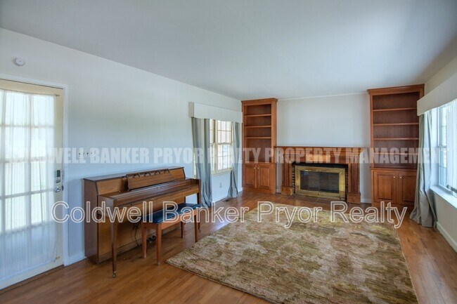 Building Photo - 4890 College Dr E