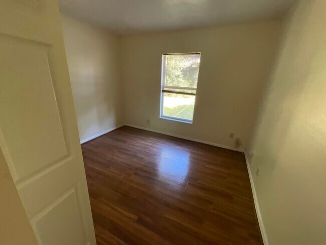 Building Photo - 1931 SW Fears Ave