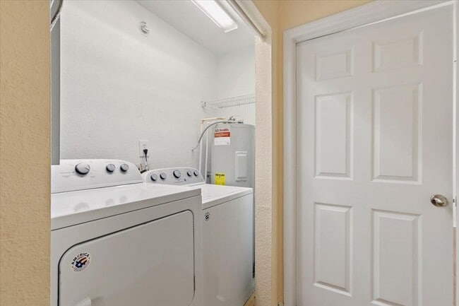 Building Photo - Highly desired Bishops Court Community condo!