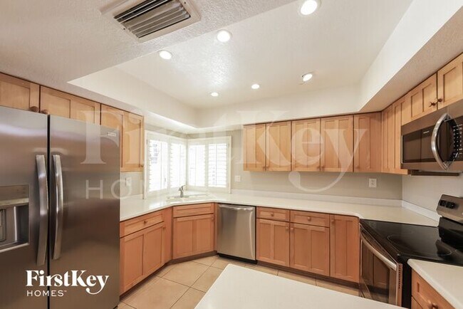 Building Photo - 10402 N 64th Ave