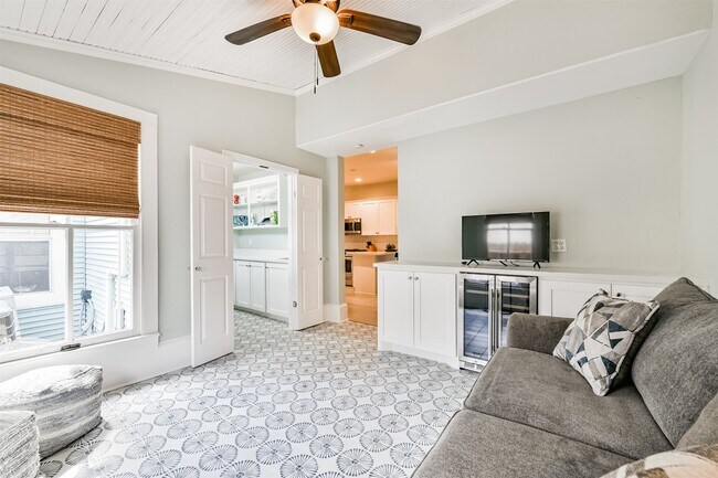 Building Photo - 1121 Market St