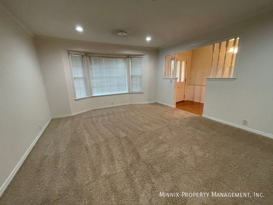 Building Photo - 6712 Gainsborough Rd