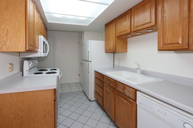 Building Photo - 7831cd - Bickmore, D.