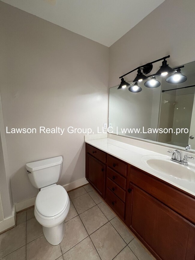 Building Photo - Luxury Apartment in Downtown Roanoke!