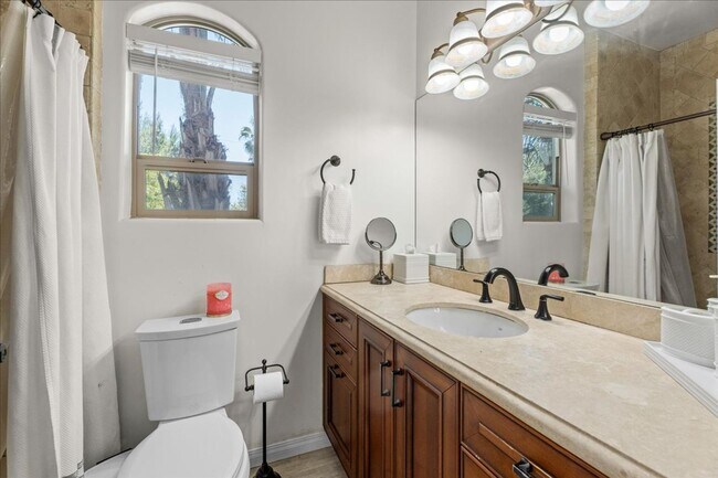 Building Photo - Spacious Tri-Level Townhome in Valley Village