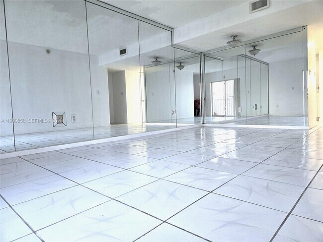 Building Photo - 1100 SW 104th Ct