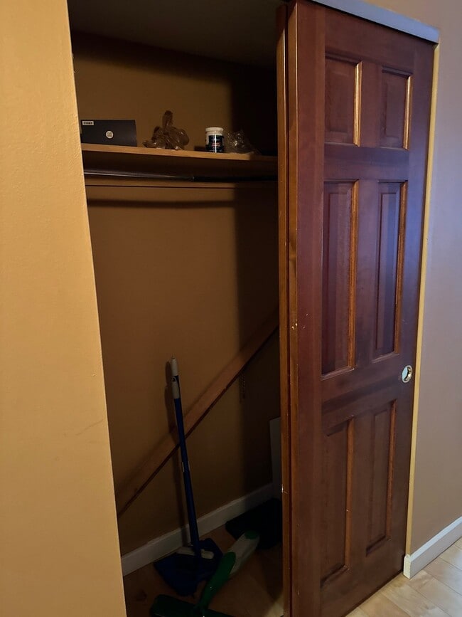 Building Photo - 408 W Saint Clair Ave