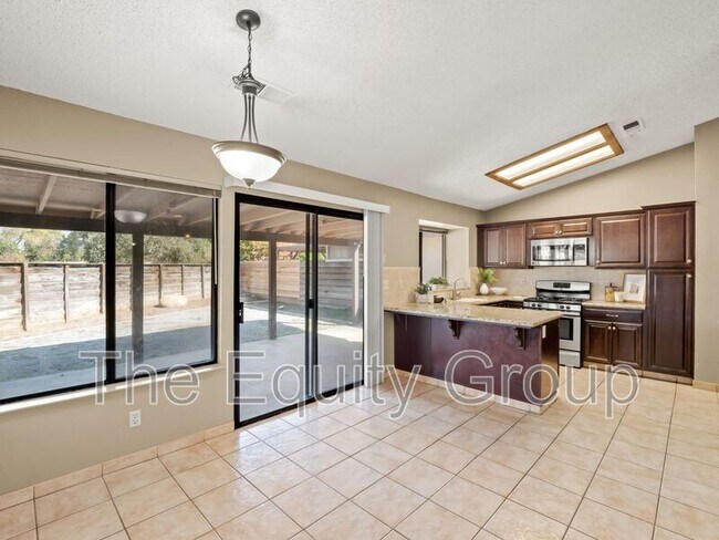 Building Photo - 1730 E Babcock Ave