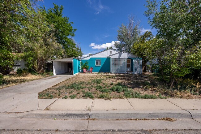 Building Photo - Charming 2-Bedroom Home in Aztec, NM - Per...