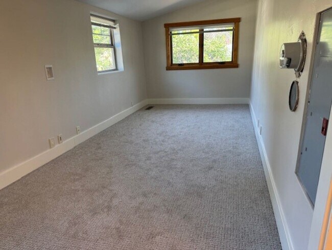 Building Photo - Downtown Bend Bungalow