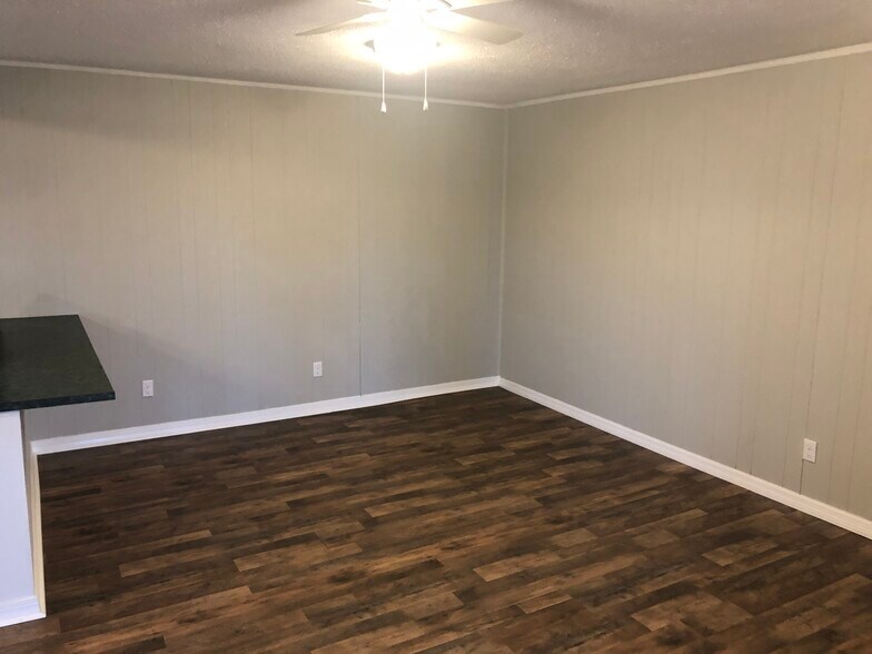 Living/Dining Area - 208 cagle rd